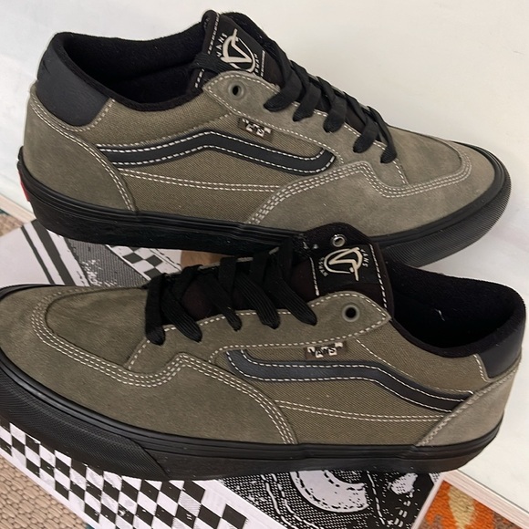 Vans WMNS Rowan Olive/Black
VN0A5JICBIQ
Sneakers - Picture 7 of 16